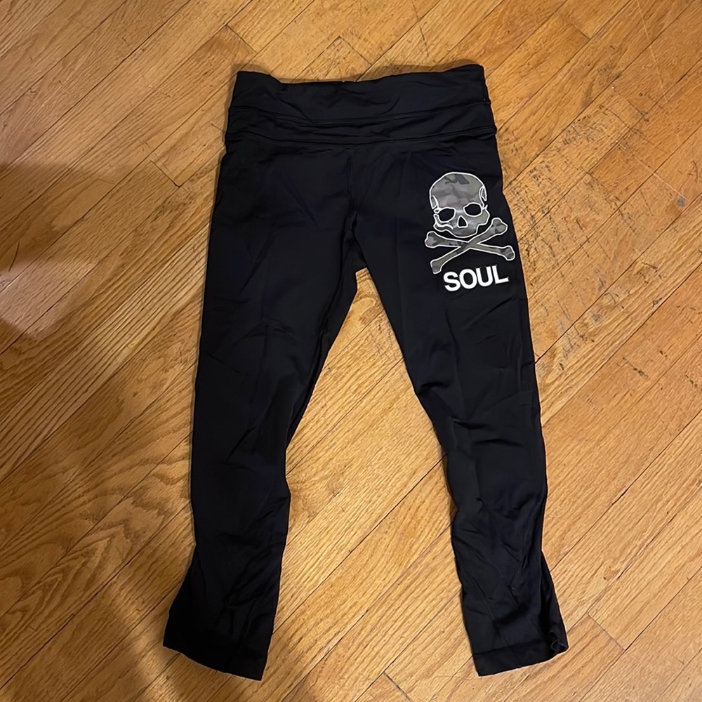Soulcycle cropped lululemon leggings, size 4